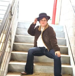 Meet your Posher, Val